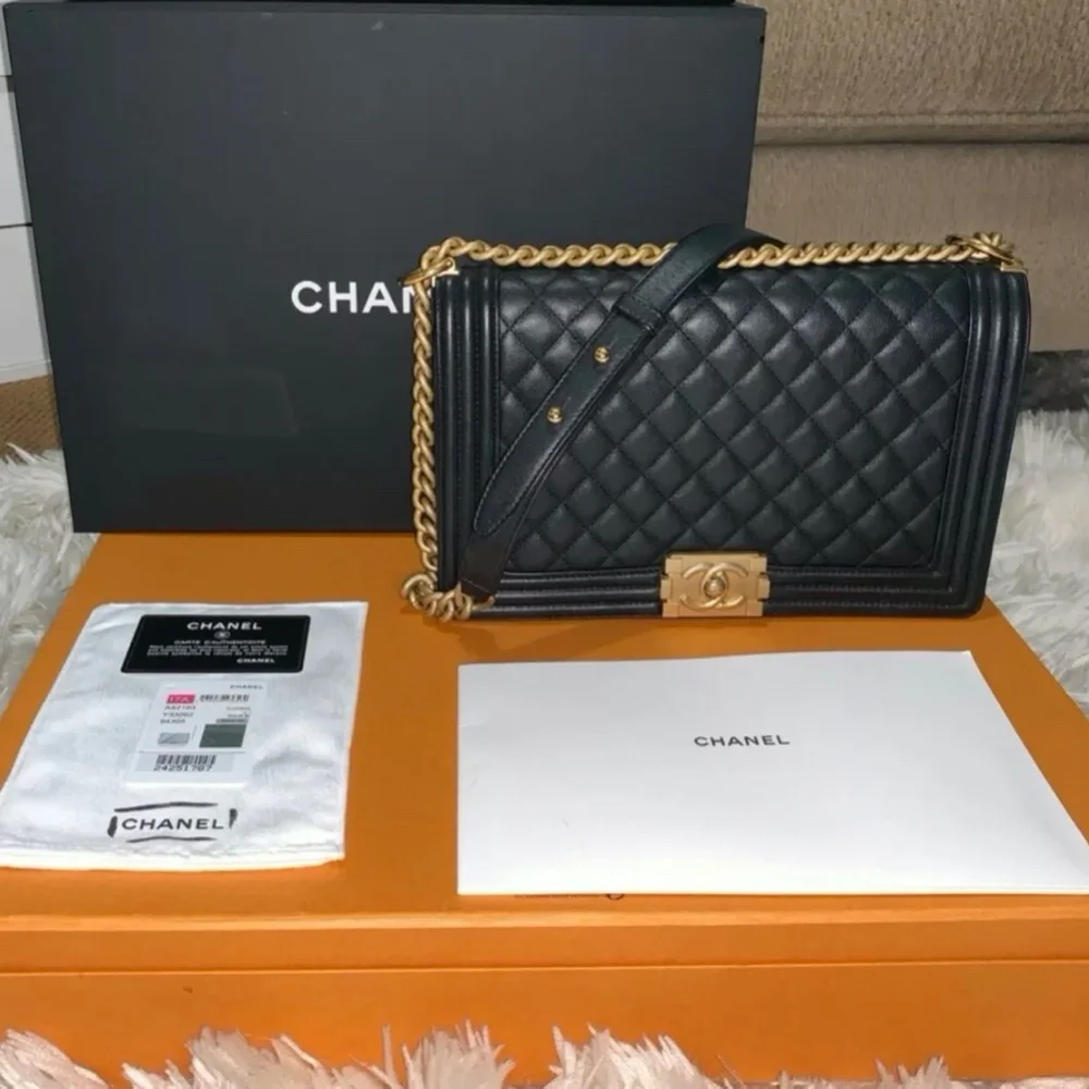 Chanel Boy Bag New Medium Quilted Caviar Black NWT